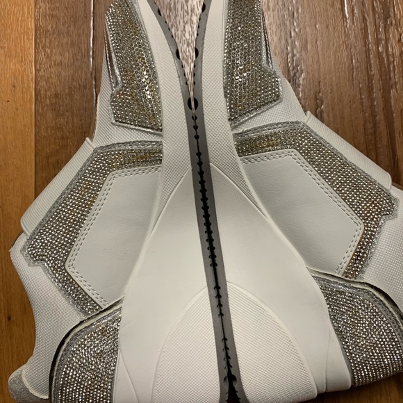 INC International Concepts Women’s White and Silver Sneakers Size 8.5 NWOT - Picture 6 of 7